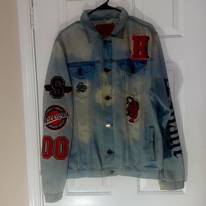 Large Carbon denim blue Jean jacket, it’s a large but runs small.